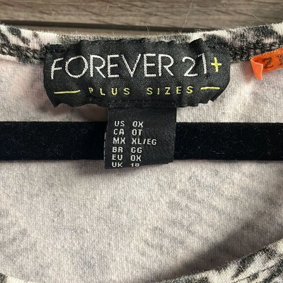 Forever 21+ Sizes, Ladies Dress, Size 0X, Green and White - Picture 3 of 5